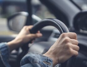 Mit jelenthet ha túl nehéz a kormánymű mozgatása?